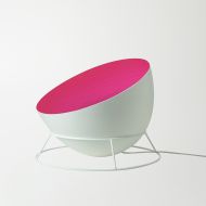 H2O F Halbkugelfrmige Bodenstehleuchte wei Farbvariante der Leuchte mit Pink.