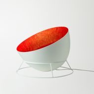 H2O F Halbkugelfrmige Bodenstehleuchte wei Farbvariante der Leuchte mit Rot.