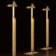 PLI Architektonische Stehleuchte in den Oberflchen Messing oder Zinn Lichtwirkung der groen Stehleuchte.