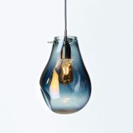 SOAP Irisierende Glas-Pendelleuchte Hochwertige Leuchte mit blau-irisierendem Glas.