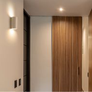 HUG TWO Wandspot aus keramischen Material Flur-Wandleuchte - Licht up & down
