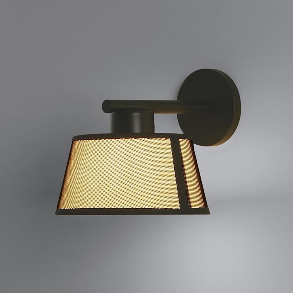 Moderne Wandlampe mit Stoffschirm beige