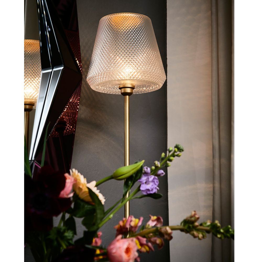 Elegante Stehlampe mit Marmorfuß und nostalgischem Glas