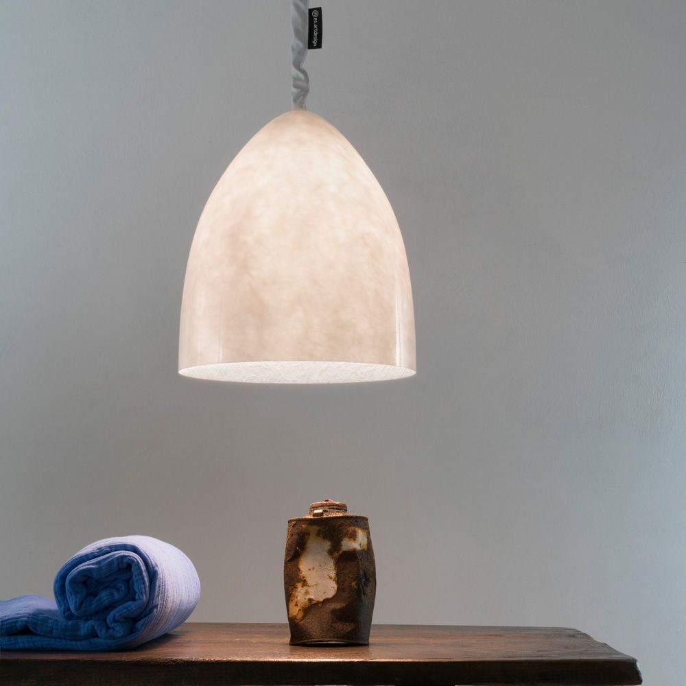 Eindrucksvolle Design Hängeleuchte mit weißem Lampenschirm Esstisch