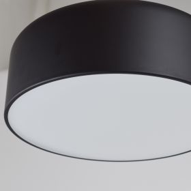 TARRO Pendelleuchte mit drei verschieden groen runden Metallschirmen Matt schwarze Oberflche der Lampe.