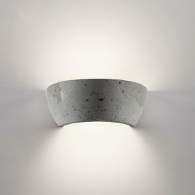 SOFFA Halbrunde Wandleuchte aus Leichtbeton Halbrunde Wandleuchte aus Beton. Lichtaustritt nach oben und unten.