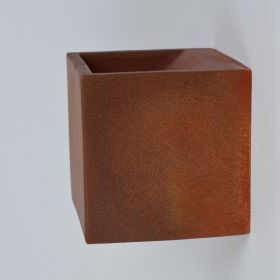RUDI Quadratische LED Wandleuchte aus Keramik Die Wandleuchte in der Oberflche Rost (Corten).