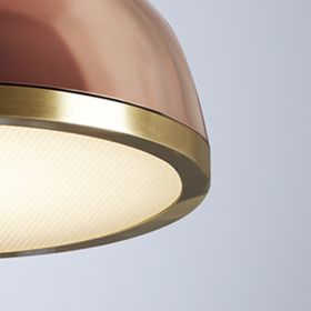 POLLY M Halbrunde LED Wandleuchte oder Deckenleuchte mit Farbvariationen aus Messing oder Kupfer Kuppel in Kupfer beschichtet.
