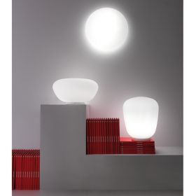 MAIOLE Italian wall light with opal glass Die Leuchte wird auch als Tisch-Variante angeboten.