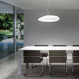 NEOCHIC Organic pendant light with white glass Groe Glas-Hngeleuchte in organischer Form.
