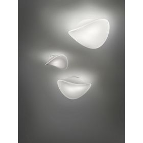 BALANCE Deckenleuchte aus geschwungenem Opalglas Schne geschwungene Form der Deckenleuchte.