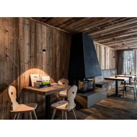 BERRIER JUNIOR Kleines, hochwertiges LED Pendel Tischbeleuchtung fr Restaurant. Dezentes Design, optimales Licht.