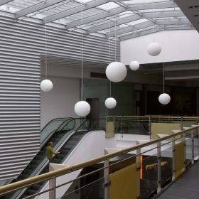 OLANA Weie Kugelglas Pendelleuchte Einsatz des Pendels im Interieur Zentrum SOHO.
