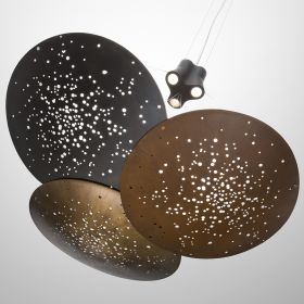 ESTRELL Extravagant pendant light Die groe Hngeleuchte mit drei Metallschirmen.