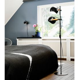 SERIO Skandinavische Design Stehleuchte 2-flammig Schwarze, moderne Stehleuchte mit Eichenholz-Element.