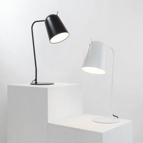 COBI Design Tischleuchte mit Schalter Schne, schlichte Tischleuchte aus Spanien.