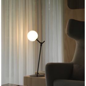 ATOM Hohe Tischleuchte in minimalistischem Design Variante in Schwarz mit Opalglas.