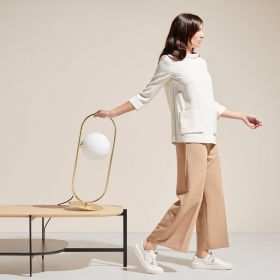 ABBACUS Hohe Tischleuchte in matt Gold Rechte groe Tischleuchte fr modernes Interieur.