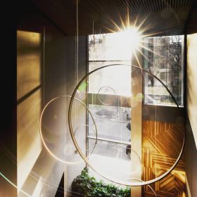 RINGS Ring LED design pendant light - vertical Tolle, dekorative Leuchten fr das Treppenhaus.