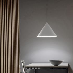 KONKO LIGHT Colored pendant light in cone shape Konische Esstisch-Pendelleuchte.