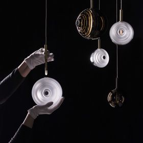 DARK & BRIGHT STAR cascade luminaire with 3 pendants Die Lichtquelle (G4 Sockel) in Lampenglas.