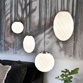 SWING Nostalgic pendant light with opal glass Pendellampen Serie mit gedrehtem Glas.