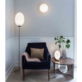 SWING I Nostalgic pendant light with opal glass Leuchtenserie mit lnglichen, gedrehtem Glas.