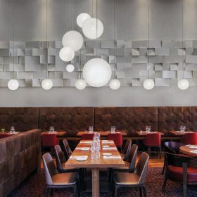 ICE BRIGHT Design Kugel-Pendelleuchte Beleuchtung eines Restaurants mit der Kugelleuchte.