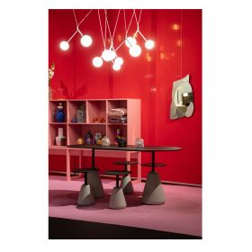 ZED Design Hngeleuchte mit Glaskugeln Haltung in Wei, Messestand Beleuchtung in Budapest.
