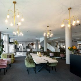 DANDY Modern chandelier Elegante, moderne Beleuchtung Hotel Lobby.