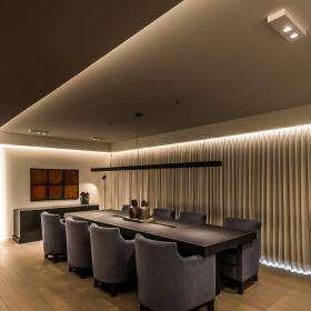 DOMINO SFEROS Dimmable ceiling spotlight Private house Brussels (Projekt TAL)