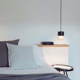 CAIN Small design pendant light with textile Stilvolle und harmonische Beleuchtung, Schirm Sandfarben.