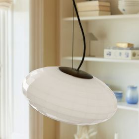 MAGLIA Pendelleuchte mit ovalem Glas Der Glasschirm kann über die Haltung ausgerichtet werden.