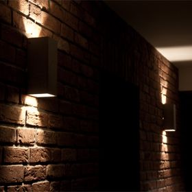 Double-beam concrete outdoor light in natural concrete color