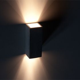 Zweistrahlige Beton-Auenleuchte in Betonfarbe Natur Up- and Downlight.