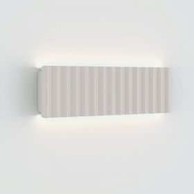 DUNE Lineae wall light with wavy front Moderne Wandleuchte in Seidengrau.