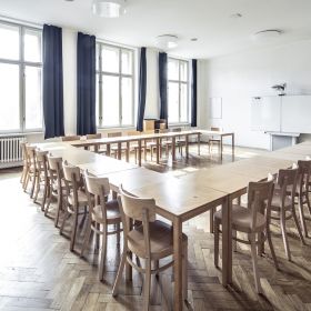 MAX LED ceiling light made of acrylic glass Deckenlampe fr Klassenzimmer od. Seminarraum.