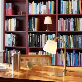 TRELLEBURG desk lamp in brass Schreibtischlampe mit Antik-Note.