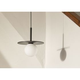 LAORI Design Pendelleuchte mit Opalglas-Kugel Spanische Pendellampe im minimalistischem Design.