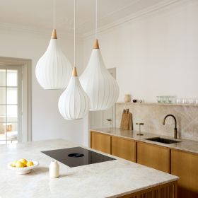 TROPFEN TEXTIL White drop-shaped pendant light Ensemble aus drei Pendelleuchten Kcheninsel.