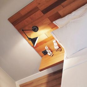 CAPU long articulated wall light Gelenk-Wandleuchte als Leselicht am Bett.