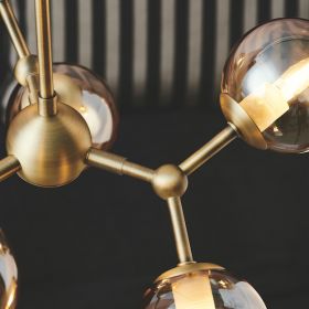 ELEMENTS 6-flammiger Leuchter in Messing und bernsteinfarbigem Kugelglas Die kleinen Kugelglser werden aufgeschraubt.