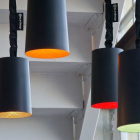 PAINT LAVAGNA Kleine Hngeleuchte Tafelfarbe Schickes Lampenpendel in Schieferschwarz und Farbkakzenten.