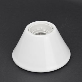 TRIANGLE Deckenhalterung Porzellan weiss Schlicht-weie Lampenhalterung aus Porzellan.