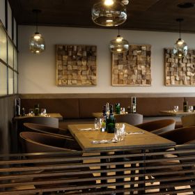 LEGR Rauchglas-Pendelleuchte mit LED Projekt Weineck, Hotel Neptun Warenmnde.