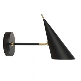 Moderne Wandleuchte mit Kippschalter am Schirm