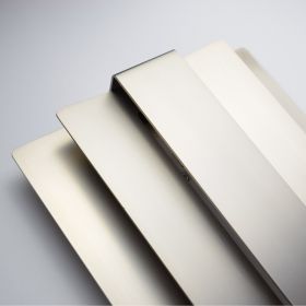 ALETA Lange LED Wandleucht in Weiß, Messing, Zinn oder Bronze