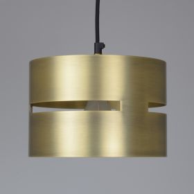 LUZ OCULTA METAL Cylindrical pendant light in brass or bronze Die Messing-Pendelleuchte mit 22 cm Durchmesser.