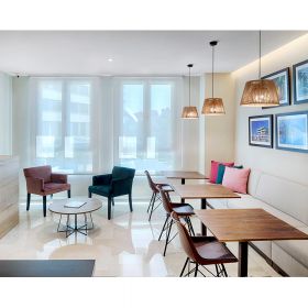 CONGA trapezoidal pendant light from Spain Beleuchtung eines Frhstcksraums in einem Hotel.