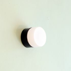 TIEGEL Kleine Wandleuchte aus Porzellan IP54 Retro Leuchte auf Patinagrn.